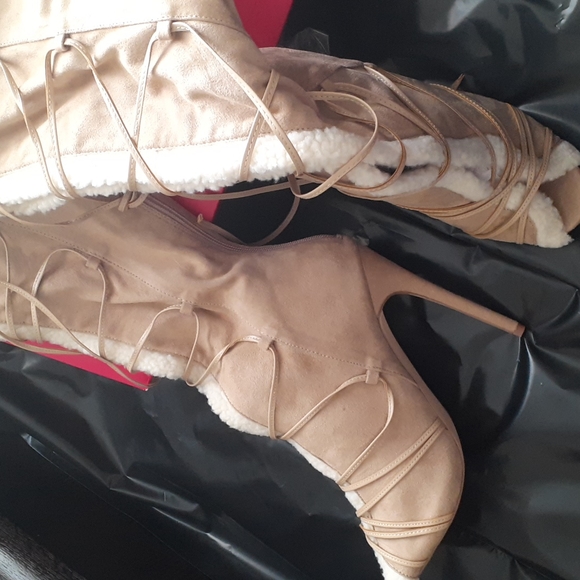 Boots - Picture 4 of 6